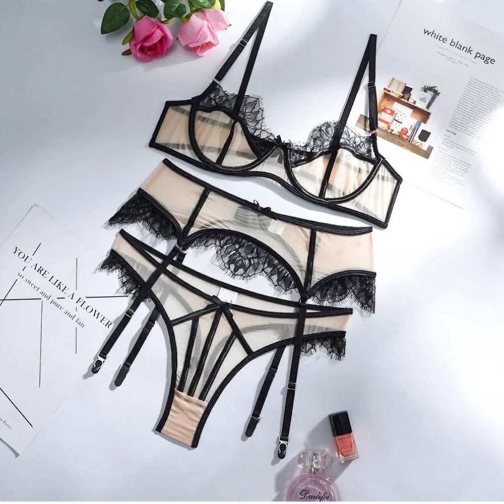Beautiful 3 pc Sheer lace Lingerie Set Sz M